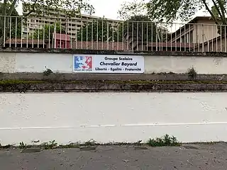 École du Chevalier Bayard, au no 4.