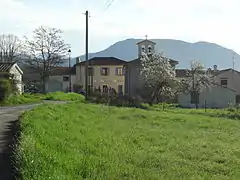 L'église Saint-Étienne et l'école.
