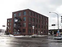 Édifice Lampron vue des « Cinq-Coins ».