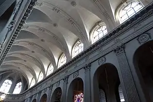 Fenêtres supérieures vers l'abside.