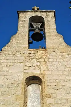 Le clocher-mur de l'église...