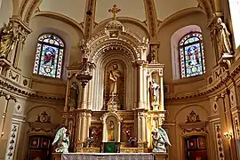 Maître-autel et vitraux