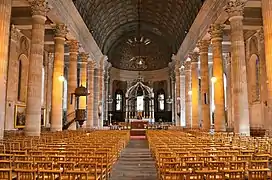 La nef et le chœur.