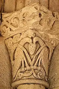 N3 Deux oiseaux tenant un fruit