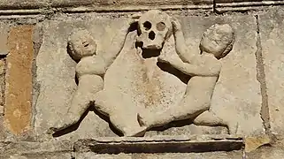 détail de la porte du XVIe siècle de l'église.