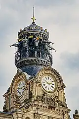 L'horloge et les anges du beffroi.