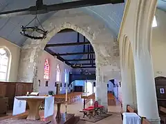 Chœur et nef vue vers l'entrée.