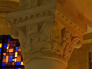 Détail d'un chapiteau du chœur avec des animaux.