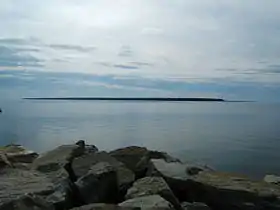 L'île Saint-Barnabé vue de la rive de Rimouski