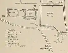 Plan en noir et blanc figurant des bâtiments et des voies.