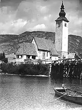 Ribčev Laz (en) et le lac de Bohinj.