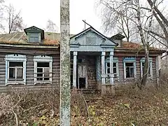 L'ancien bâtiment du conseil du village de Kossogory.