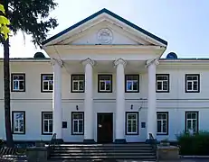 Son portique ionique,