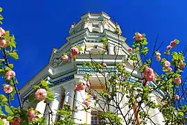 Vue depuis le pied de l'édifice.
