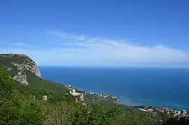 Vue vers l'église de la Résurrection (Foros) depuis la porte de Baydar.