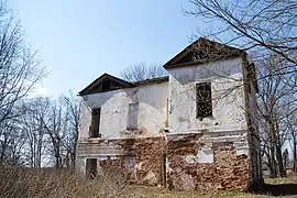 Manoir principal abandonné.