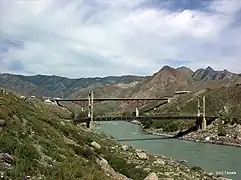Ancien et nouveau pont (derrière).