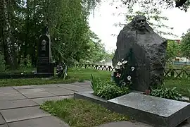Tombes de Kyrylo Stetsenko et Volodymyr Kosovskyi deux artistes de Vepryk classés,,