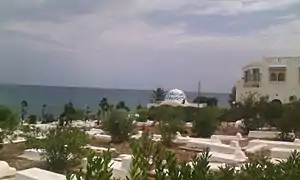 Vue partielle du cimetière donnant sur la mer.