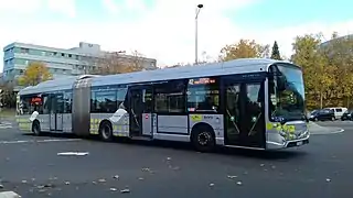 Heuliez GX 437 Hybride à Cergy, sur la ligne 42.
