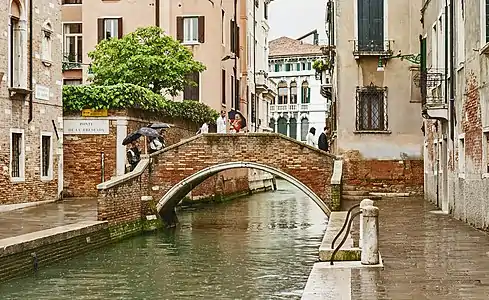 Ponte de la Frescada reliant Calle del Campaniel detta Civran et la Calle Venier o Balbi