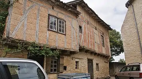 Vieilles maisons près de l'église.
