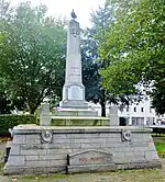 Le monument aux morts de Malestroit.