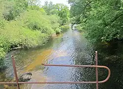 L'Isole (entre Mellac et Querrien) : vue vers l'aval depuis Pontec Amour.