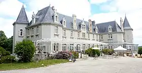Le château de Kervoazec vu du sud-ouest (façade avant).