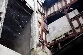 Jonction mitoyenne avec le 11, rue Saint-Georges, insalubre et faisant l'objet d'une prescription.