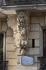 No 12 : plaque et relief.