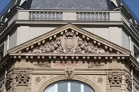 Détail du fronton.
