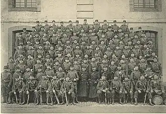 Photo-souvenir d'une compagnie d'infanterie.