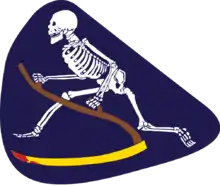 Dessin représentant un squelette avec une faux, sur fond bleu foncé.