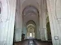 L'église Saint-Pierre de Sémelay : vue intérieure d'ensemble.