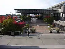 L'université Simon Fraser à Burnaby (Canada) sert de décors lors des scènes se déroulant sur la nouvelle planète des Tollans.