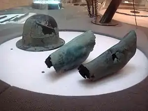 Éléments du viatique en bronzede la tombe du guerrierde Sesto Calende(musée archéologique de Milan).