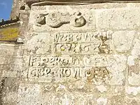 Inscription indiquant la date de construction du porche (1687).