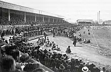 1928, jour de grand match au stade des Ponts-Jumeaux.