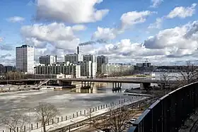 Vue de Siltavuorensalmi et du pont d'Hakaniemi à Merihaka. .