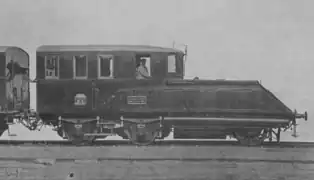 Vue de profil de la locomotive.