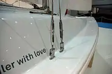 Ridoirs de haubans fixés sur des cadènes