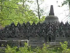 Évocation de Borobudur.