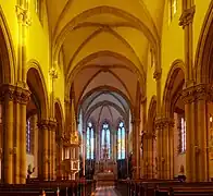 La nef et le chœur.