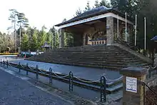 L'autel de l'esplanade des prières.