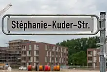 A Hanovre, plaque de rue marquée au nom de Stéphanie Kuder en Allemand