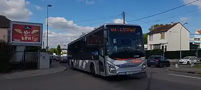 Iveco Bus Crossway Pro 13 n°638 sur la ligne Express A14M à Mantes-la-Ville