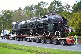 Véhicule lent et encombrant.