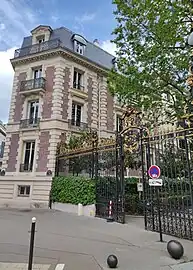 No 2 (angle avenue Van-Dyck).