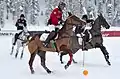 Match opposant les équipes Cartier (en rouge) et Ralph Lauren, lors de la 30e édition de la Coupe du monde de polo sur neige Cartier à Saint-Moritz, en février 2014